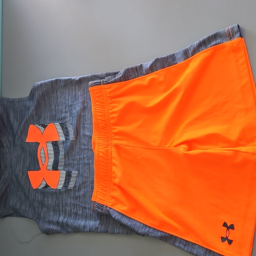 Boy's under Armour tank top set size 6